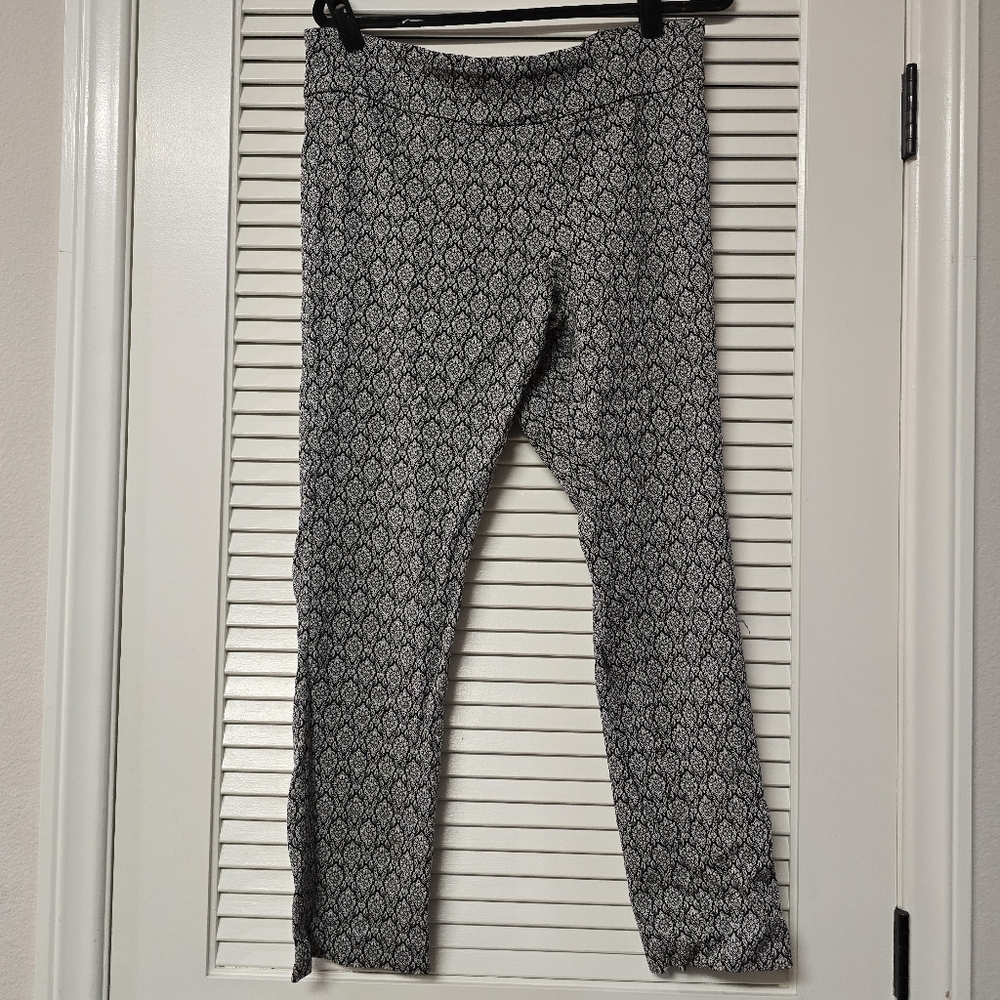 Roz & Ali - (Plus-Size) Black & White Pattern Stretchy Pull-On Pants